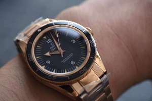 XF مصنع أوميغا Seamaster سلسلة ارتفع الذهب 007 الرجال مشاهدة النسخة المتماثلة الميكانيكية.