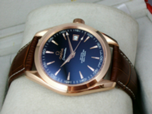 OMEGA Seamaster 18K Rose Gold Lederband automatische mechanische Rückseite weiß Herrenuhr