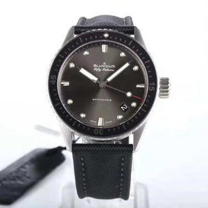 ZF produjo el Blancpain 50 Bathyscaphe, decorado con cojinetes de gemas importados suizos, con color puro, brillante y natural