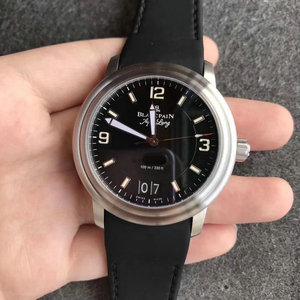 Putinin sama Blancpain-sarja scuba limited edition, jonka tuottaa HG-tehdas, joka muuttaa yksinomaan suurta kalenteritoimintoa