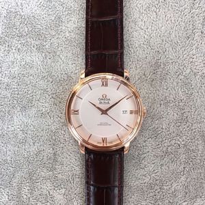 mk replika Omega De Ville 424.53.40.20.02.001 kello.