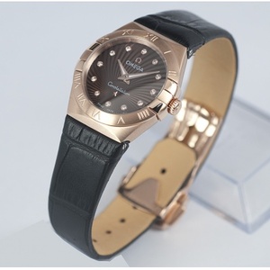 Omega Constellation Double Eagle Series 18K Rose Gold Hyvät kvartsikello musta nahka hihna Sveitsin alkuperäinen kvartsiliike Hong Kong assembly