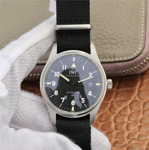 M + IWC Mark 18 Pilot's Watch "Ómós do Mark 11" Eagrán Speisialta IW 327007. Faire na bhFear Strap Síoda Uathoibríoch Meicniúil