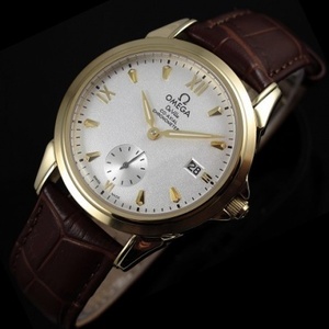 Orologio svizzero Movimento svizzero imitazione fine Serie Omega Butterfly Oro 18 carati Quadrante bianco Orologio da uomo meccanico automatico Indipendente di seconda mano Movimento svizzero Assemblaggio di Hong Kong.