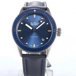 A ZF produziu o Blancpain 50 Bathyscaphe, decorado com rolamentos de pedras preciosas importados suíços, com cor pura, brilhante e natural